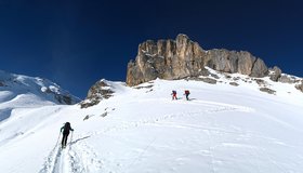 Unterhalb der Kugelwand - man geht nach links zu einem Flachstück (Skitour Kesselspitze)