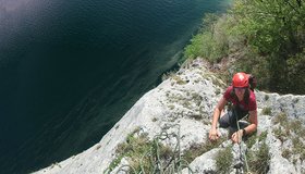 In der zweiten Seillänge der Bergführerkante - Wolfgangsee, Falkenstein