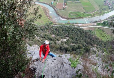 Beim Klettern mit dem Dura Dura an der San Paolo Felswand bei Arco
