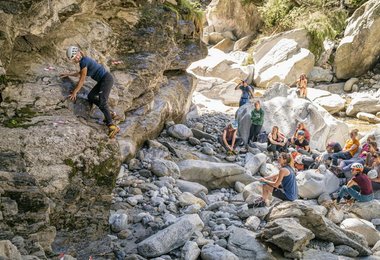 Der Steigeisenparcours; Foto: Naturfreunde/hochzwei.media