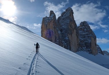 Das Legen einer neuen Spur macht mit dem Mistico.2 von Ski Trab einfach Spaß.