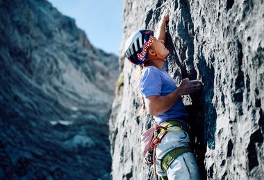 Lara Neumeier of Germany climbs the route Des Kaisers Neue Kleider on Fleischbank at Wilder Kaiser in Austria on June 4, 2026. (c) Ray Demski / Red Bull Content Pool