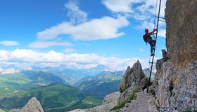 Auf der ersten Leiter des Boeseekofel Klettersteiges - Piz da Lech Ferrata