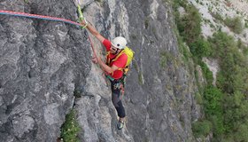 Am Ende der 4ten Seillänge ist es einen Tick schwerer.