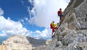 Oberhalb des Schuttfeldes auf dem Conturines Spitze Klettersteig