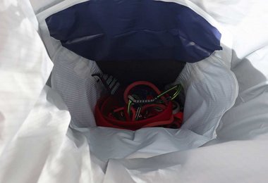 Der schöne, weiße Innenraum des Arcteryx Alpha FL 30 Rucksackes