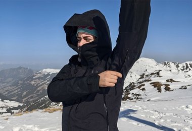 Die Lüftungs-Zipps unter den Achseln