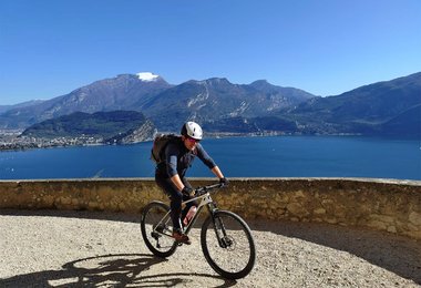 Aber auch beim MTB am Gardasee ist der Haute Route Helm gut zu gebrauchen.