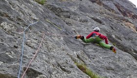 Armin Senoner in der 1. Seillänge (c) Ivo Rabanser 