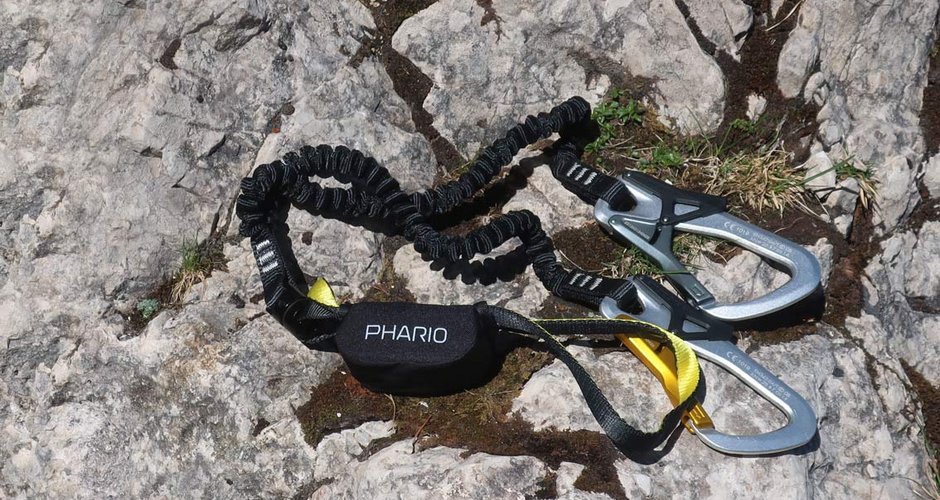 Die Karabiner haben beim Phario 360 Klettersteig Set unterschiedliche Farben.