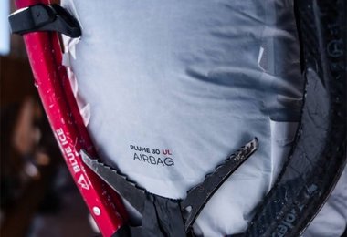 Plume 30 UL - Arva bringt 1450 Gramm Lawinenairbag