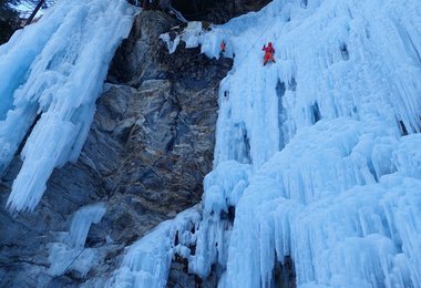 Markus Hofbauer beim Eisklettern