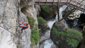 Immer ein schöner Blick hinunter in die Klamm.