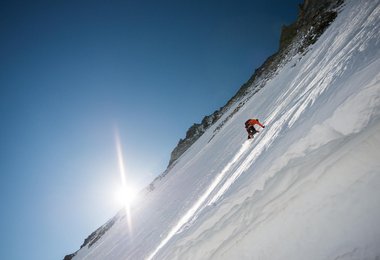 Dani Arnold in der Matterhorn Nordwand (c) visualimpact.ch/Christian Gisi