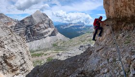 Das Band oberhalb der ersten Rampe - NO-Ferrata (Abstieg Tomaselli) an der Südlichen Fanesspitze