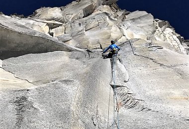 Simon Gietl in der ersten Seillänge Alles im Kasten (c)  Vittorio Messini