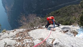 Am Ende der ersten Seillänge der Il Cadetto del Lago