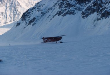 Die Landung der kleinen Flugmaschine