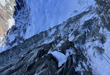 Tiefblick - Route Schiefer Riss an der Sagwandspitze 