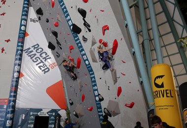 Brooke Raboutou und Janja Garnbret im Lead Duel