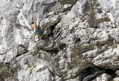 Michael Piccolruaz gelingt die 3. Wiederholung von Weiße Rose – 9a