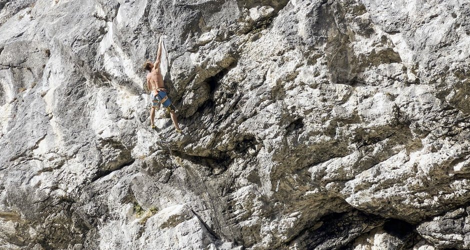 Michael Piccolruaz gelingt die 3. Wiederholung von Weiße Rose – 9a