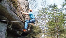 Die kurze B/C Stelle des Hackelstein-Klettersteiges am Augsburger Felsen