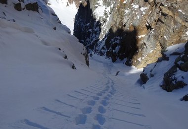 Schöene Rinne bei sehr guten Verhältnissen, aber viel Arbeit für die Spurraupe (c) Hannes Haberl