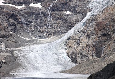 Die letzte Eisverbindung über den Hufeisenbruch zur Pasterzenzunge 2023. Foto: ÖAV/Anna Praxmarer